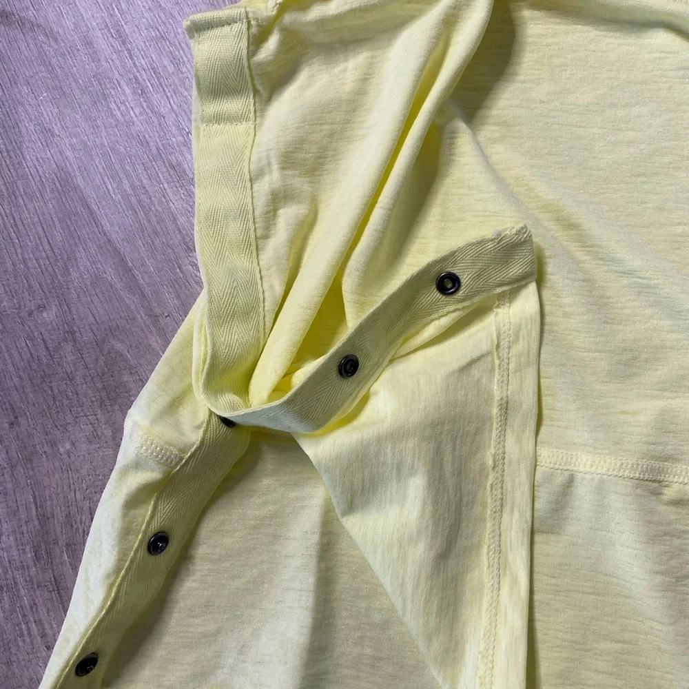 New without tags Free People Movement
Size Medium Crop top with side snaps - Picture 4 of 7